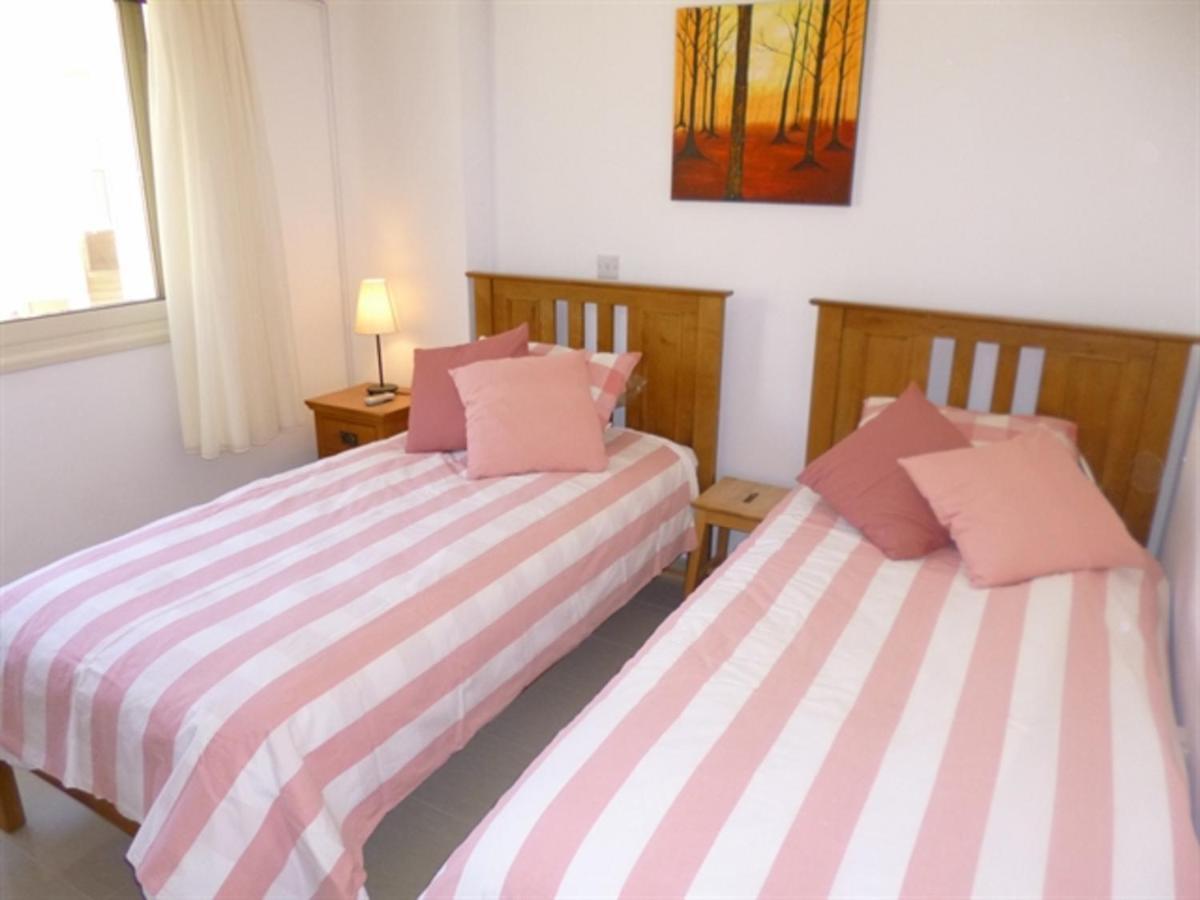First Floor 2 Bedroom Apartment, Large Balcony, Amazing Sea Views, Communal Pool Peyia Exterior foto