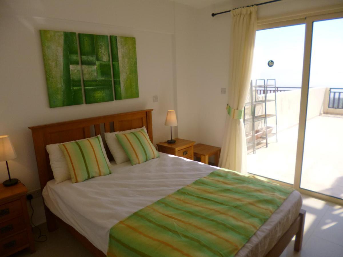 First Floor 2 Bedroom Apartment, Large Balcony, Amazing Sea Views, Communal Pool Peyia Exterior foto