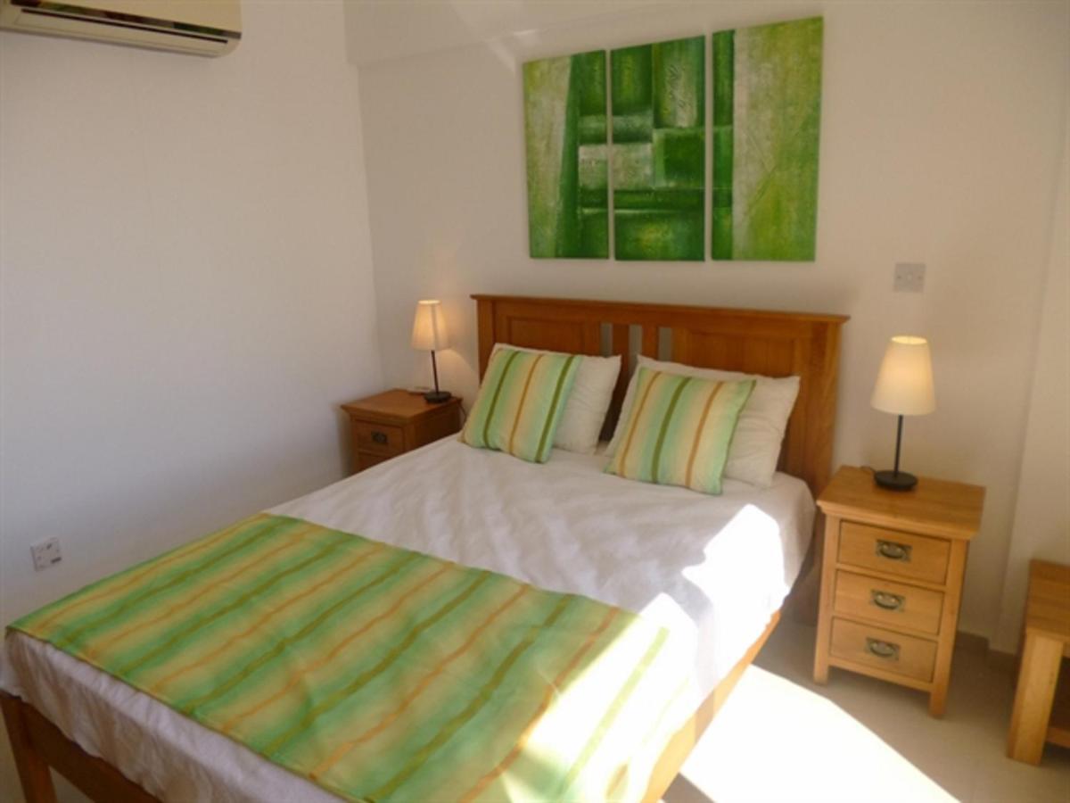 First Floor 2 Bedroom Apartment, Large Balcony, Amazing Sea Views, Communal Pool Peyia Exterior foto