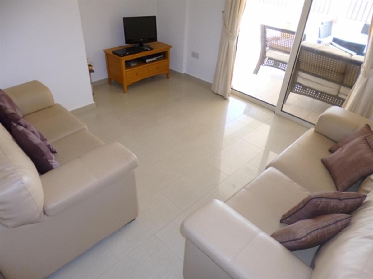 First Floor 2 Bedroom Apartment, Large Balcony, Amazing Sea Views, Communal Pool Peyia Exterior foto