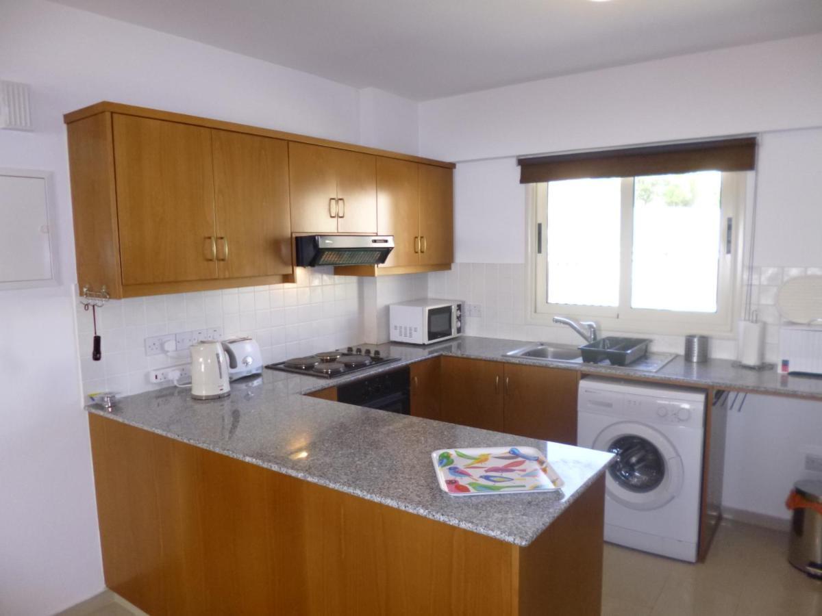 First Floor 2 Bedroom Apartment, Large Balcony, Amazing Sea Views, Communal Pool Peyia Exterior foto