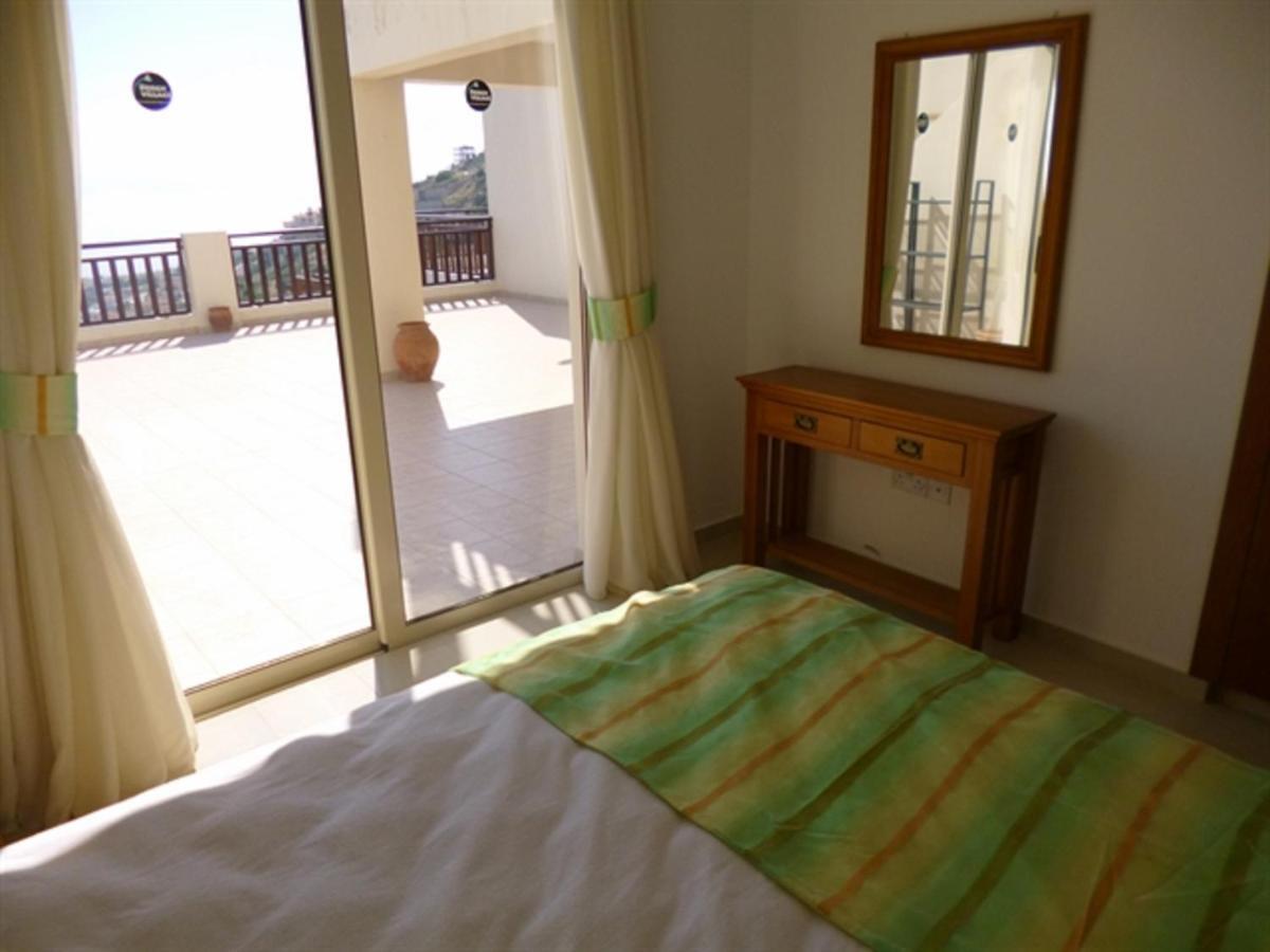 First Floor 2 Bedroom Apartment, Large Balcony, Amazing Sea Views, Communal Pool Peyia Exterior foto
