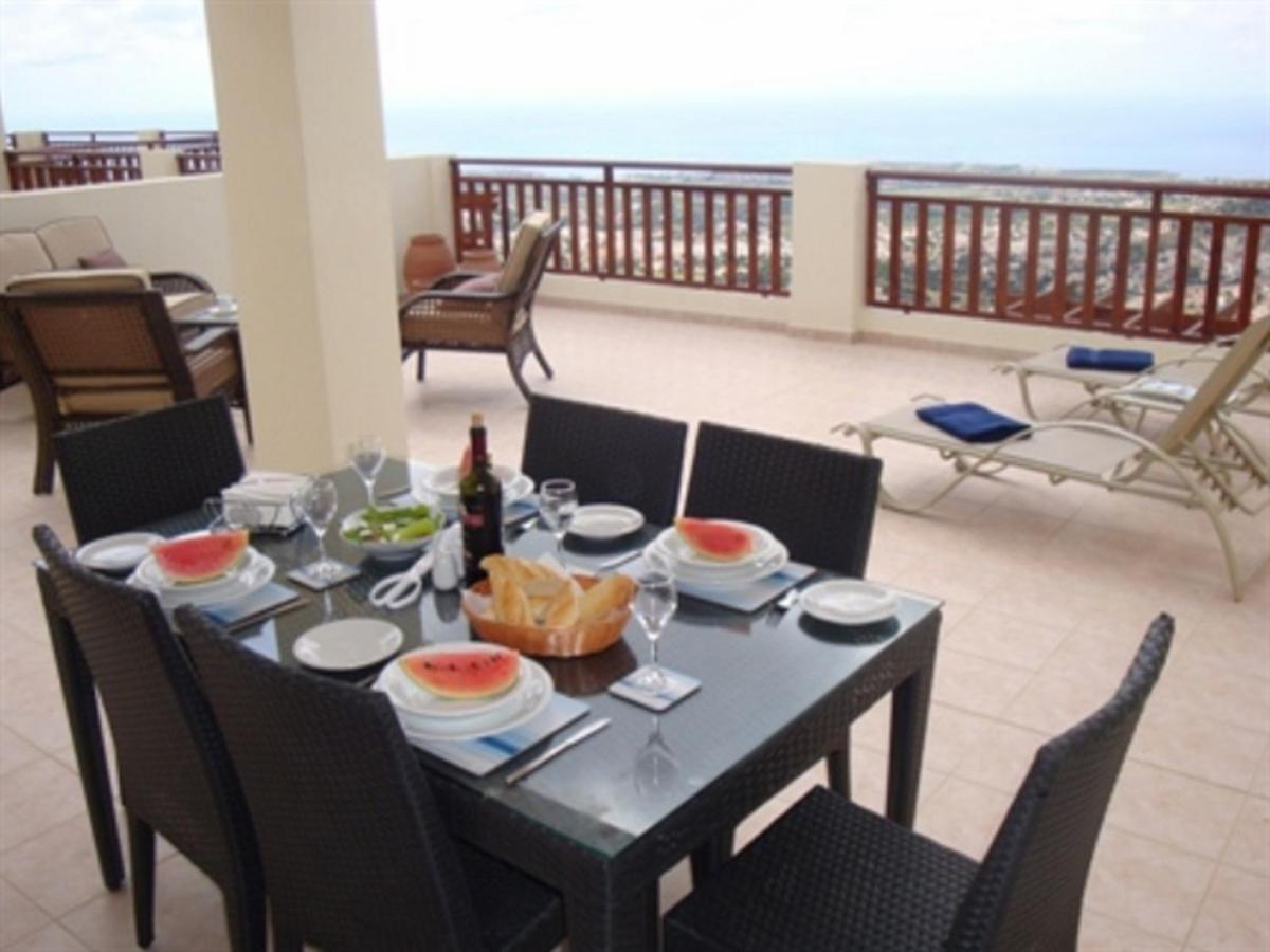 First Floor 2 Bedroom Apartment, Large Balcony, Amazing Sea Views, Communal Pool Peyia Exterior foto