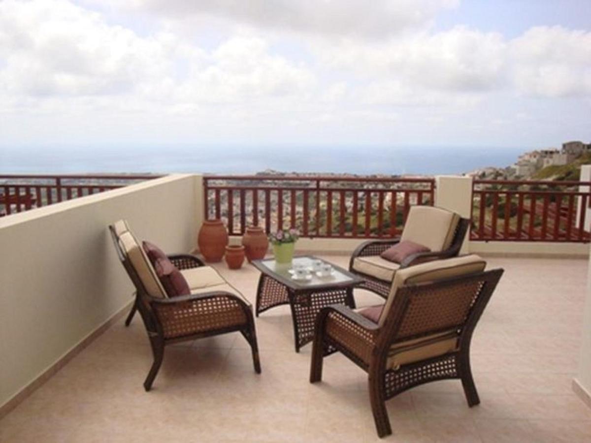 First Floor 2 Bedroom Apartment, Large Balcony, Amazing Sea Views, Communal Pool Peyia Exterior foto